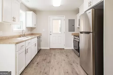 Kitchen - 2350 Edgewood St, Waycross, GA 31501 photo 1 of 2