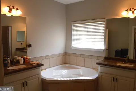 Bath - 20 Gleneagle Ct #102A, Clayton, GA 30525 photo 1 of 2