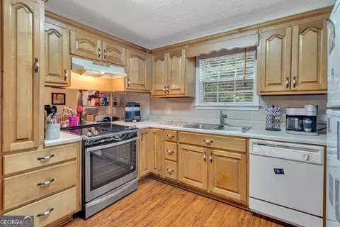 Kitchen - 66 Ellis Trl, Covington, GA 30016 photo 3 of 6