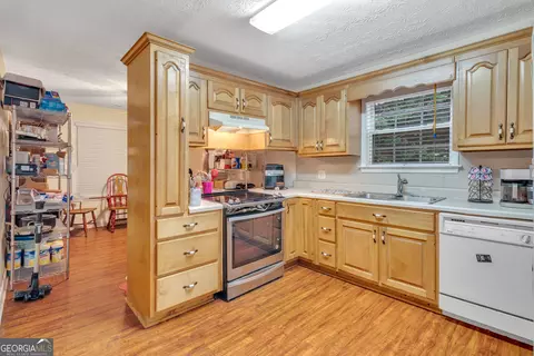 Kitchen - 66 Ellis Trl, Covington, GA 30016 photo 4 of 6