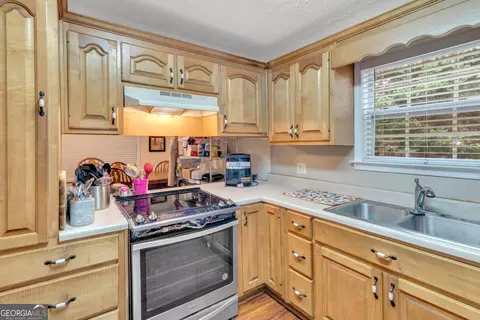 Kitchen - 66 Ellis Trl, Covington, GA 30016 photo 6 of 6