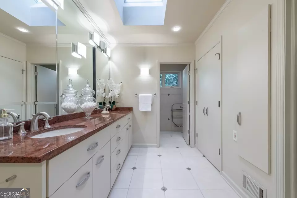 Bath - 3144 E Wood Valley Rd NW, Atlanta, GA 30327 photo 6 of 6