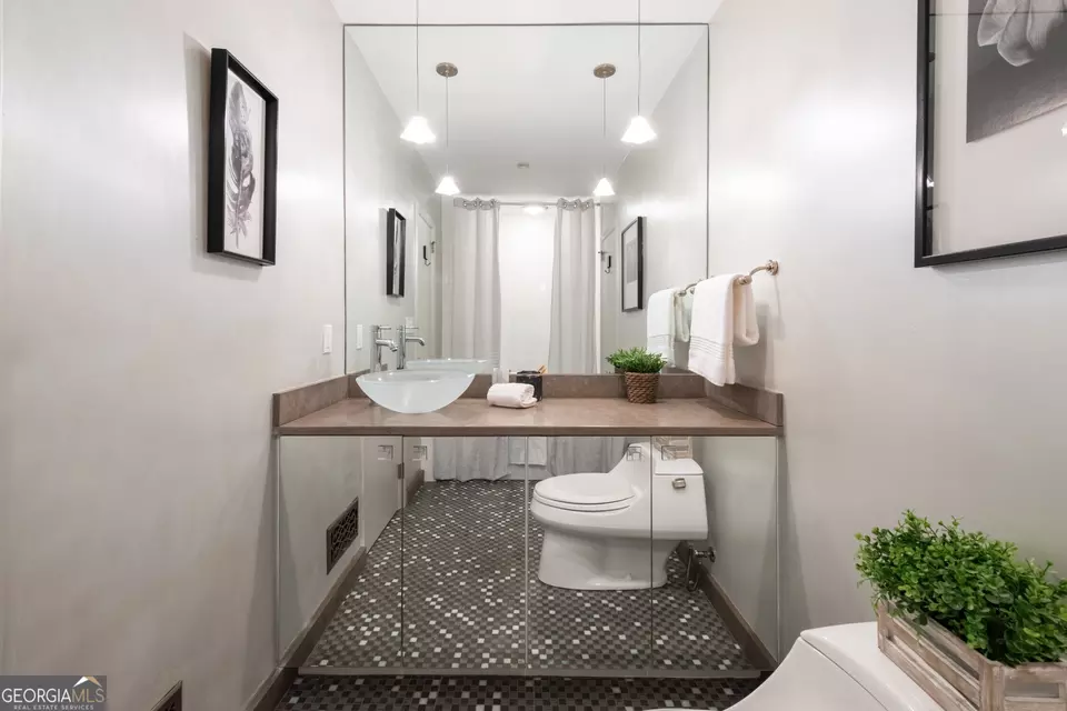 Bath - 3144 E Wood Valley Rd NW, Atlanta, GA 30327 photo 3 of 6
