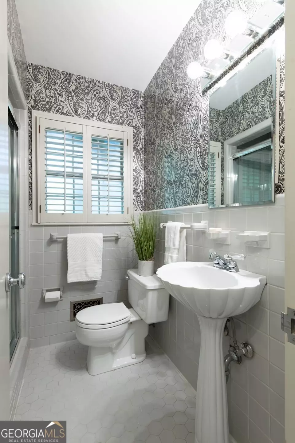 Bath - 3144 E Wood Valley Rd NW, Atlanta, GA 30327 photo 2 of 6