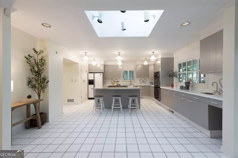 Kitchen - 3144 E Wood Valley Rd NW, Atlanta, GA 30327 photo 6 of 6