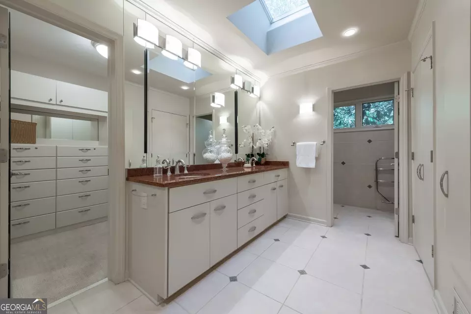 Bath - 3144 E Wood Valley Rd NW, Atlanta, GA 30327 photo 5 of 6