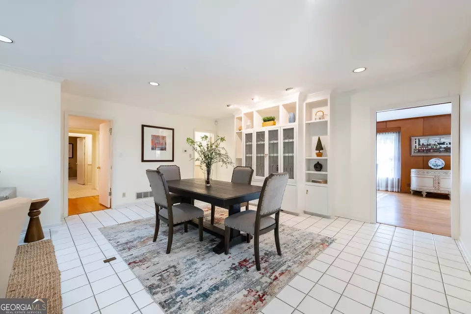 Dining - 3144 E Wood Valley Rd NW, Atlanta, GA 30327 photo 3 of 5