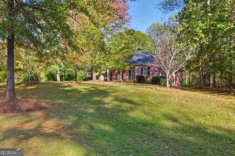 Exterior - 126 Carolina Dr, Toccoa, GA 30577 photo 4 of 14