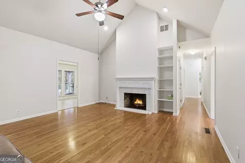Living - 126 Carolina Dr, Toccoa, GA 30577 photo 5 of 6