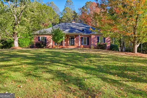 Exterior - 126 Carolina Dr, Toccoa, GA 30577 photo 2 of 14