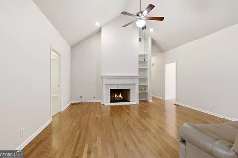 Living - 126 Carolina Dr, Toccoa, GA 30577 photo 4 of 6