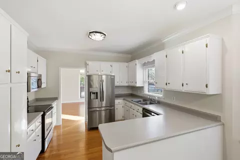 Kitchen - 126 Carolina Dr, Toccoa, GA 30577 photo 2 of 4