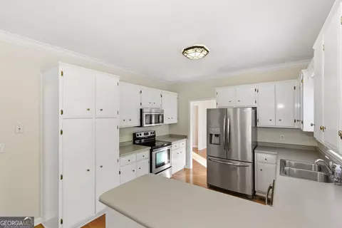 Kitchen - 126 Carolina Dr, Toccoa, GA 30577 photo 3 of 4