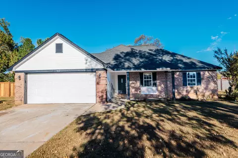 102 Stonemill Dr, Warner Robins, GA 31088