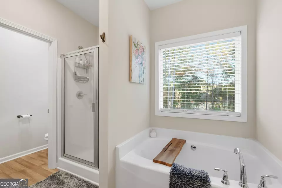 Bath - 189 Oakwood Dr, Commerce, GA 30529 photo 1 of 2