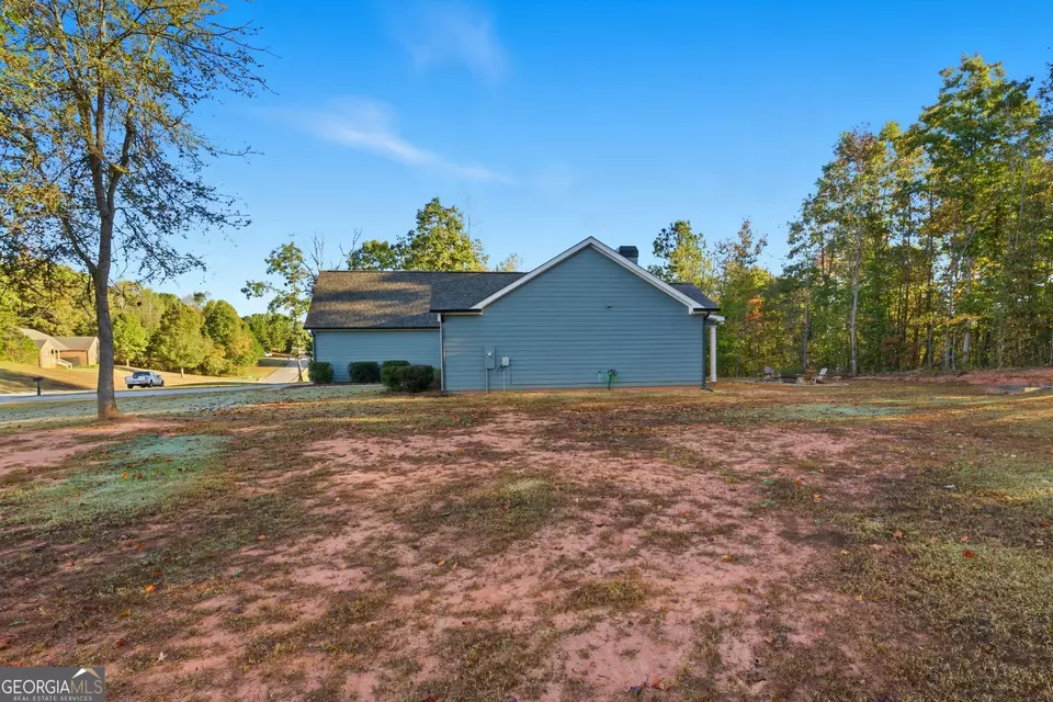 Exterior - 189 Oakwood Dr, Commerce, GA 30529 photo 4 of 8