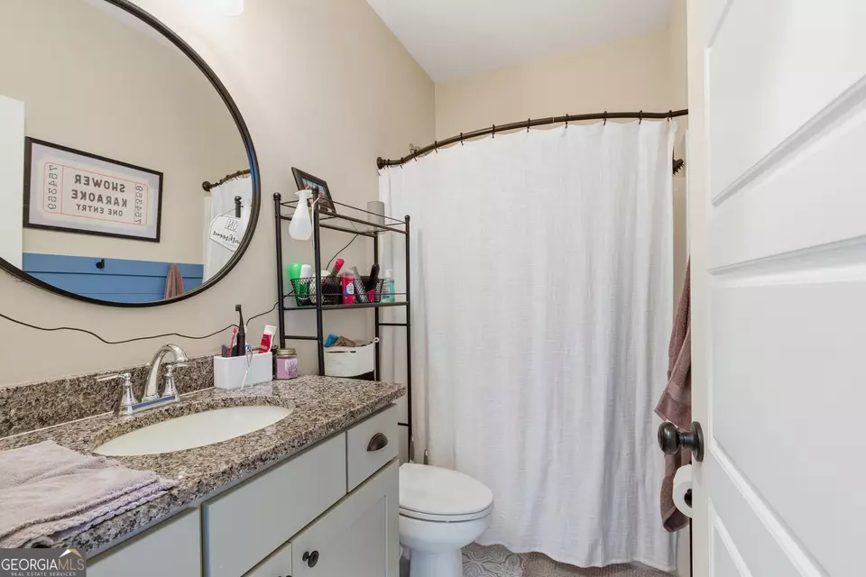 Bath - 189 Oakwood Dr, Commerce, GA 30529 photo 2 of 2