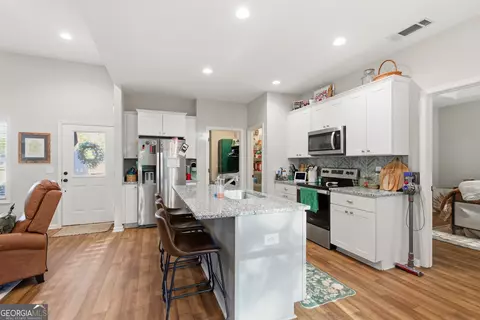 Kitchen - 189 Oakwood Dr, Commerce, GA 30529 photo 1 of 1
