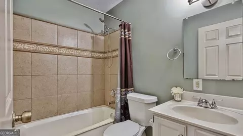 Bath - 202 Montclair Dr, Calhoun, GA 30701 photo 1 of 4