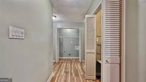 Entry Way - 202 Montclair Dr, Calhoun, GA 30701 photo 5 of 7