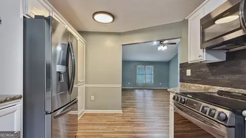 Entry Way - 202 Montclair Dr, Calhoun, GA 30701 photo 3 of 7