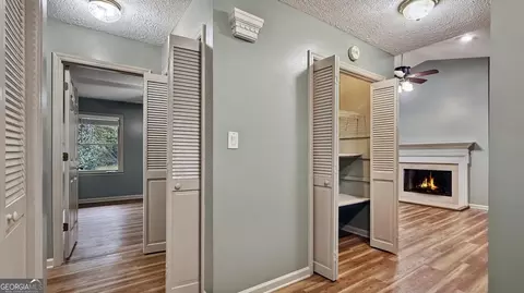 Entry Way - 202 Montclair Dr, Calhoun, GA 30701 photo 2 of 7