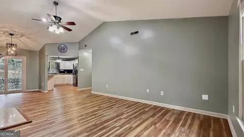 Entry Way - 202 Montclair Dr, Calhoun, GA 30701 photo 4 of 7