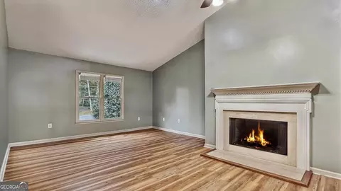 Living - 202 Montclair Dr, Calhoun, GA 30701 photo 3 of 4