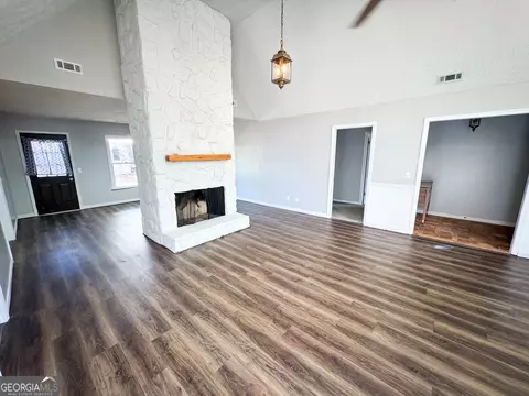 Living - 22 Laurel Dr, Valley, AL 36854 photo 1 of 3