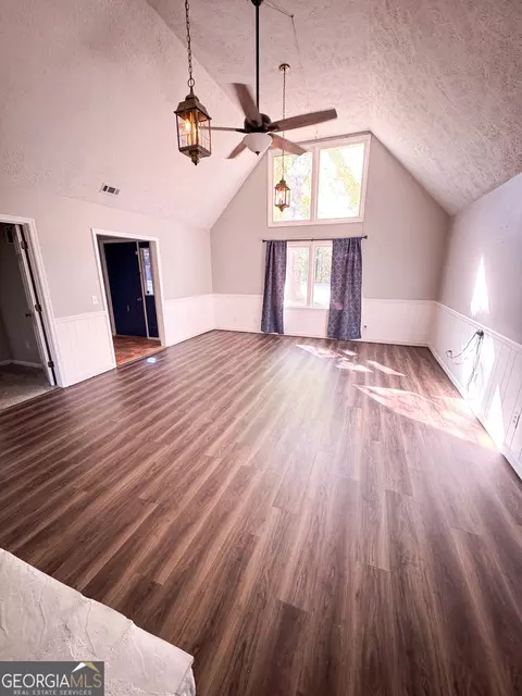 Living - 22 Laurel Dr, Valley, AL 36854 photo 3 of 3