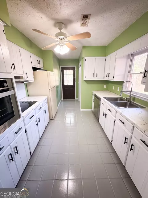 Kitchen - 22 Laurel Dr, Valley, AL 36854 photo 1 of 3