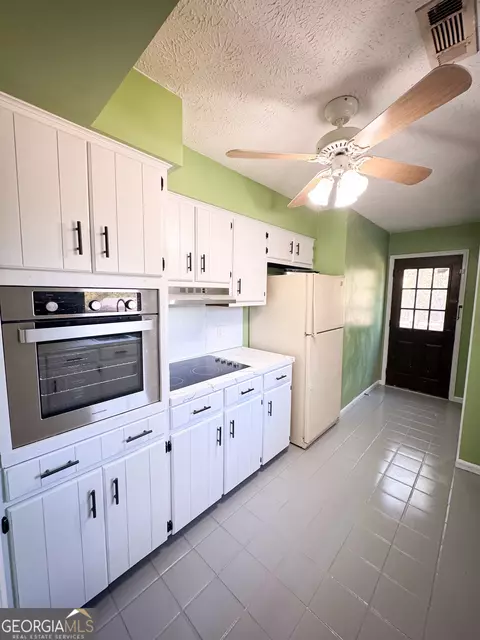 Kitchen - 22 Laurel Dr, Valley, AL 36854 photo 3 of 3