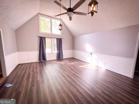 Living - 22 Laurel Dr, Valley, AL 36854 photo 2 of 3