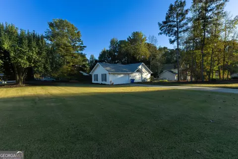 Exterior - 10990 Clearwater Dr, Hampton, GA 30228 photo 3 of 15