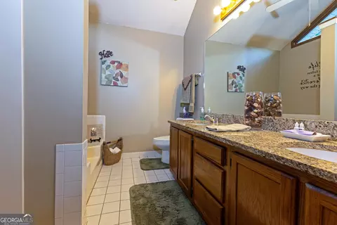 Bath - 10990 Clearwater Dr, Hampton, GA 30228 photo 1 of 4