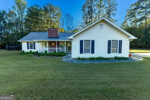 Exterior - 10990 Clearwater Dr, Hampton, GA 30228 photo 2 of 15
