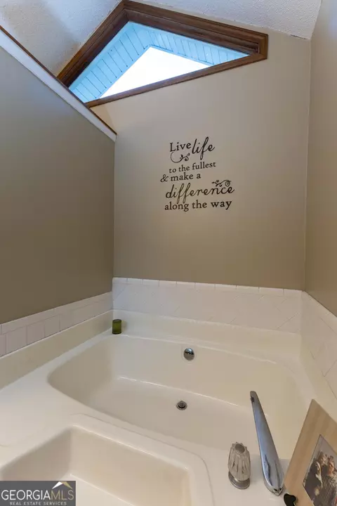 Bath - 10990 Clearwater Dr, Hampton, GA 30228 photo 2 of 4