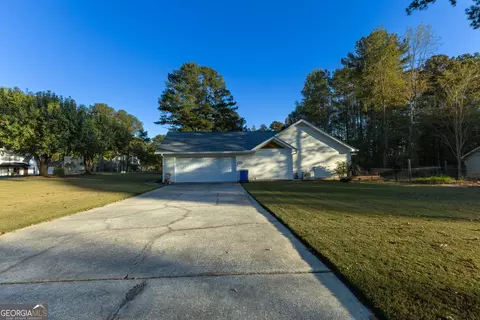 Exterior - 10990 Clearwater Dr, Hampton, GA 30228 photo 13 of 15
