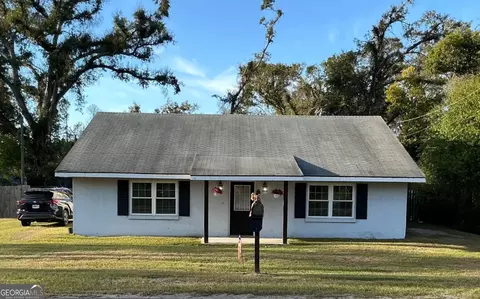 1017 Van Streat Hwy, Nicholls, GA 31554