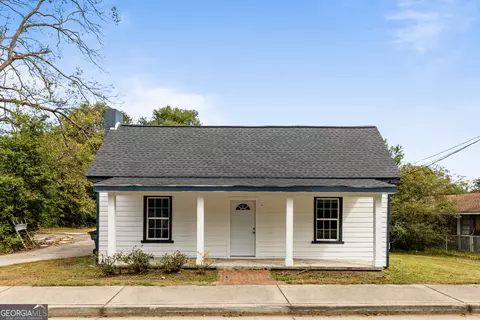 228 Oak Dr, Social Circle, GA 30025