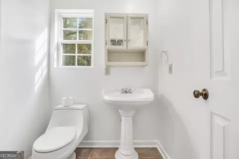 Bath - 550 Malcom Rd, Covington, GA 30014 photo 2 of 5