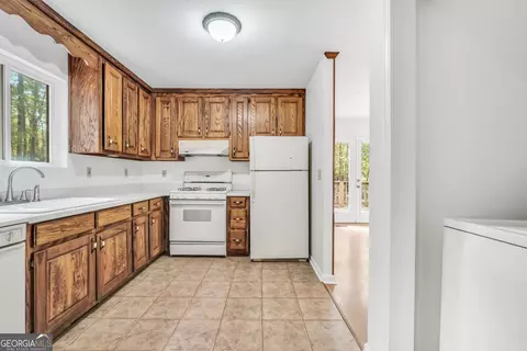 Kitchen - 550 Malcom Rd, Covington, GA 30014 photo 3 of 3