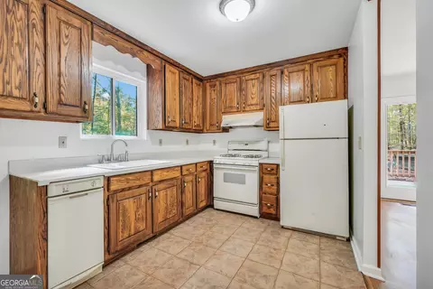 Kitchen - 550 Malcom Rd, Covington, GA 30014 photo 2 of 3