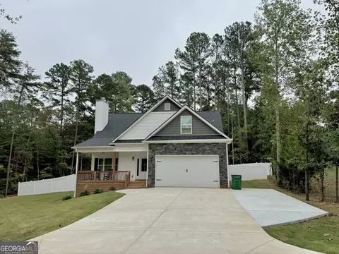 34 Chestnut St, Lavonia, GA 30553