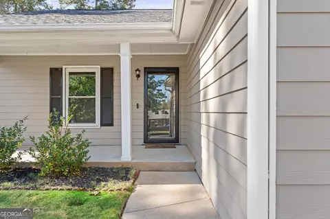 Exterior - 200 Pine Tree Ln, Mcdonough, GA 30252 photo 4 of 6