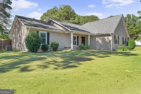Exterior - 200 Pine Tree Ln, Mcdonough, GA 30252 photo 3 of 6