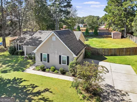 Exterior - 200 Pine Tree Ln, Mcdonough, GA 30252 photo 2 of 6