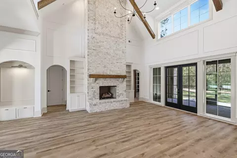Living - 112 Wakefield Dr, Guyton, GA 31312 photo 4 of 7