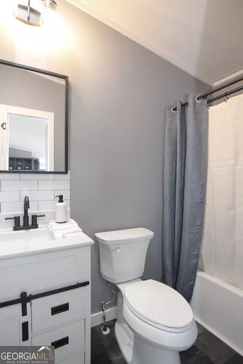 Bath - 104 Bayberry Dr, Byron, GA 31008 photo 2 of 2