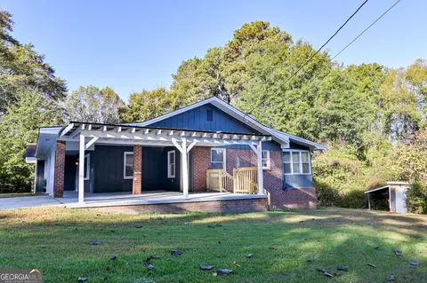 8196 Lakeview Dr SW, Covington, GA 30014
